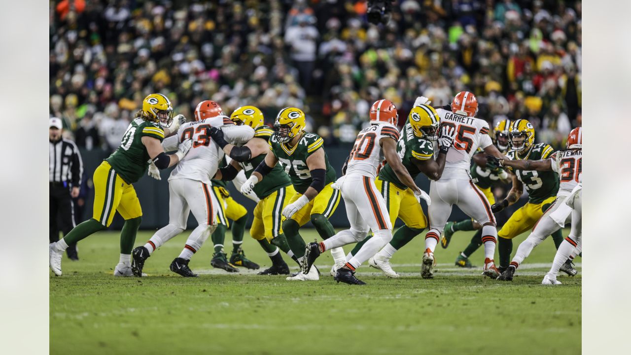 Late INT saves victory for Packers, 24-22 over Browns