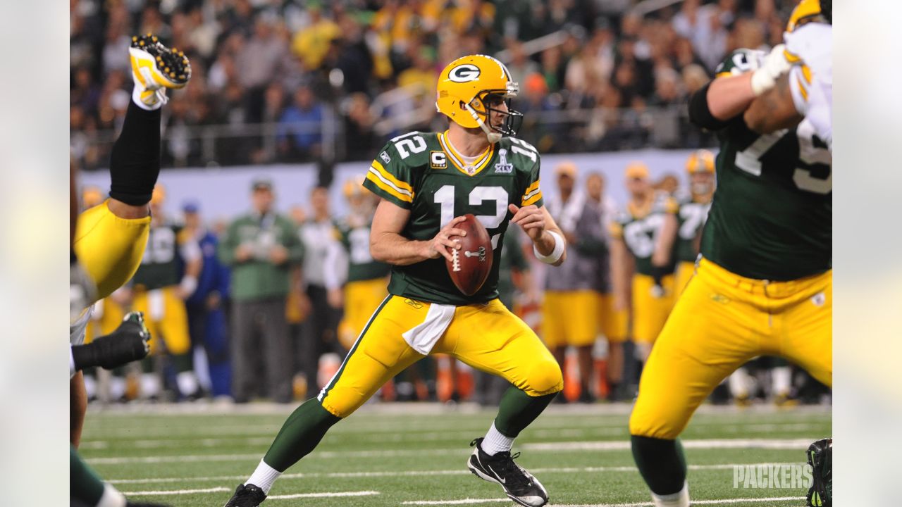 Aaron Rodgers signs bumper contract extension with Green Bay Packers