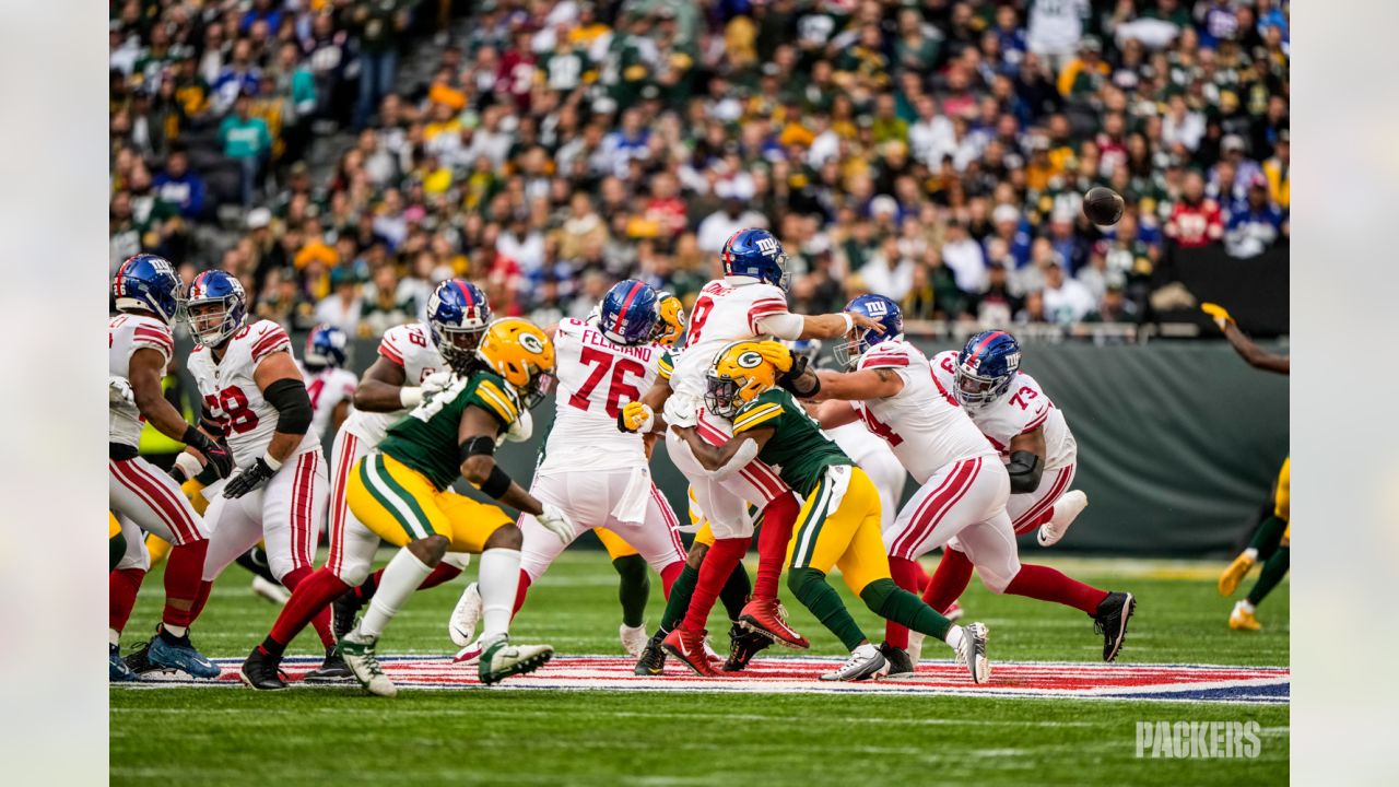 New York Giants-Green Bay Packers Halftime Report: Packers Up 20-10 in  London Game - Sports Illustrated New York Giants News, Analysis and More