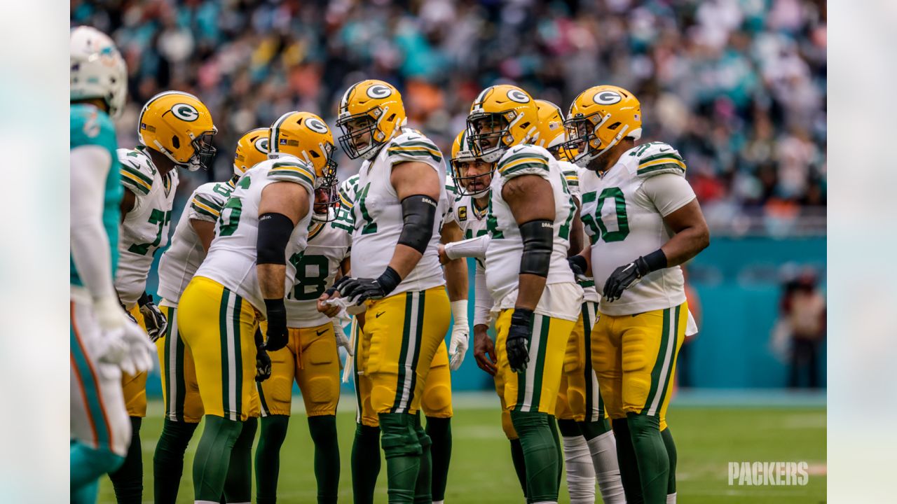 Flurry of fourth-quarter INTs key Packers' Christmas win