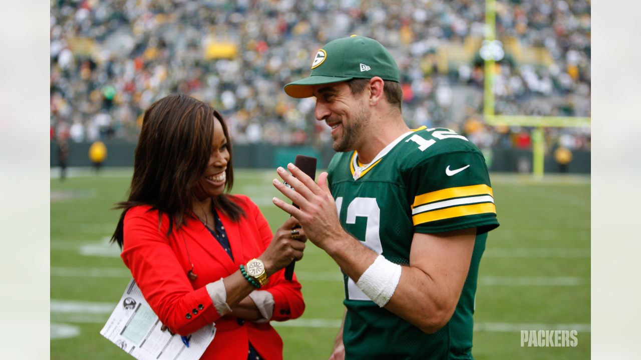 Aaron Rodgers Agrees to New Contract With Green Bay Packers: NFL Network -  Bloomberg