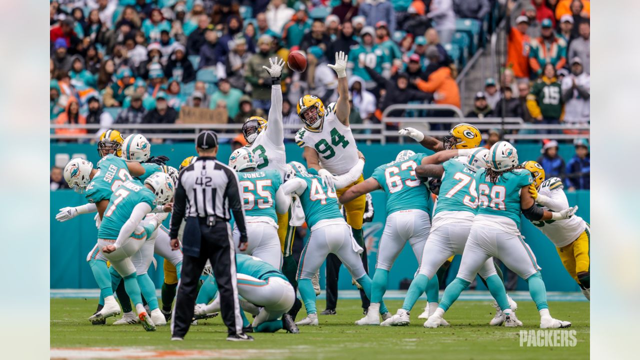 Packers, Dolphins meet on Christmas with playoff aspirations - The San  Diego Union-Tribune