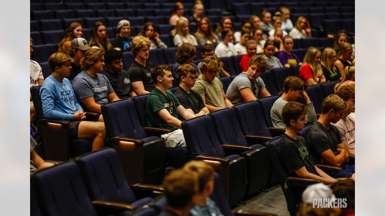 Green Bay Packers on X: The #PackersRoadTrip rolled into Hudson High  School to show support at their athletic fundraiser. 