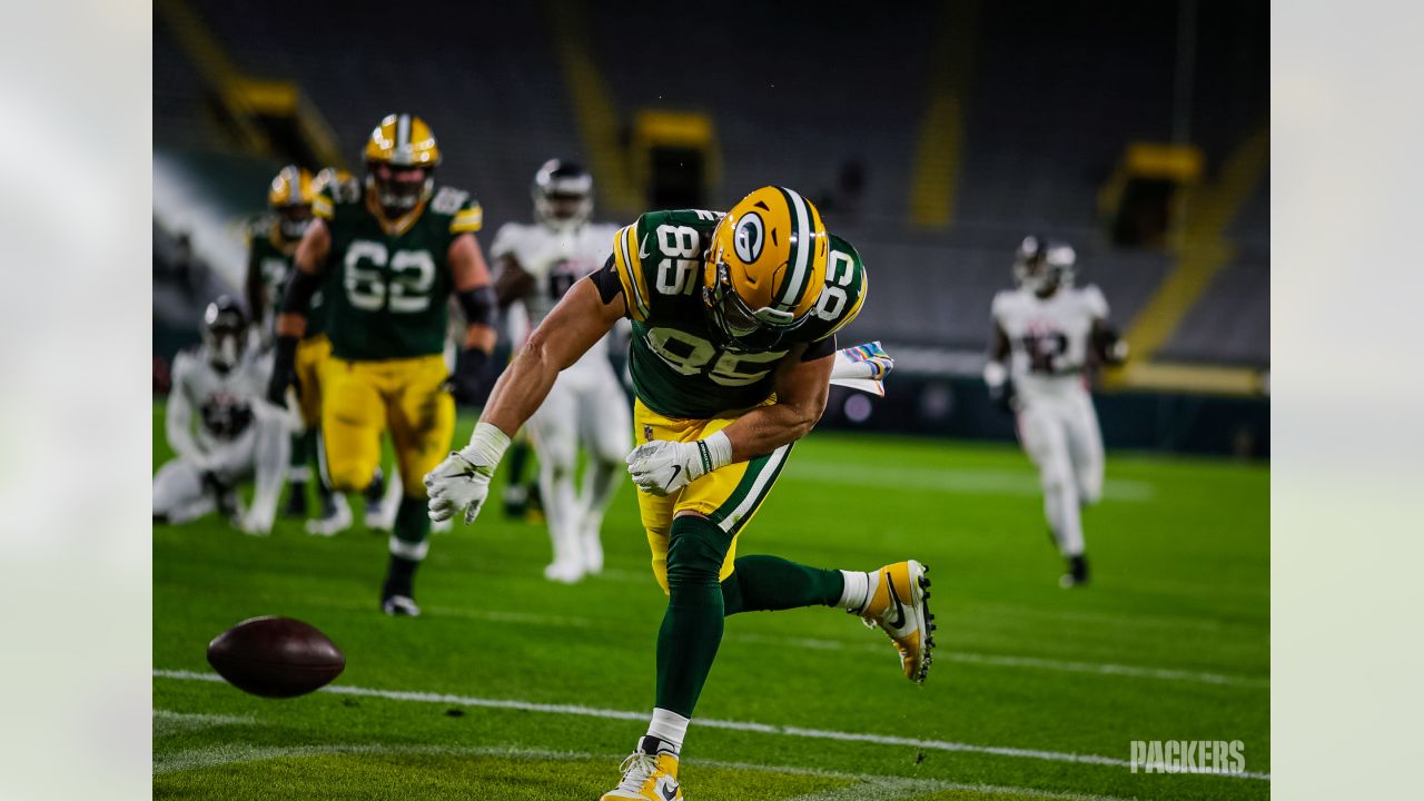 Green Bay Packers tight end Robert Tonyan (85) reacts after