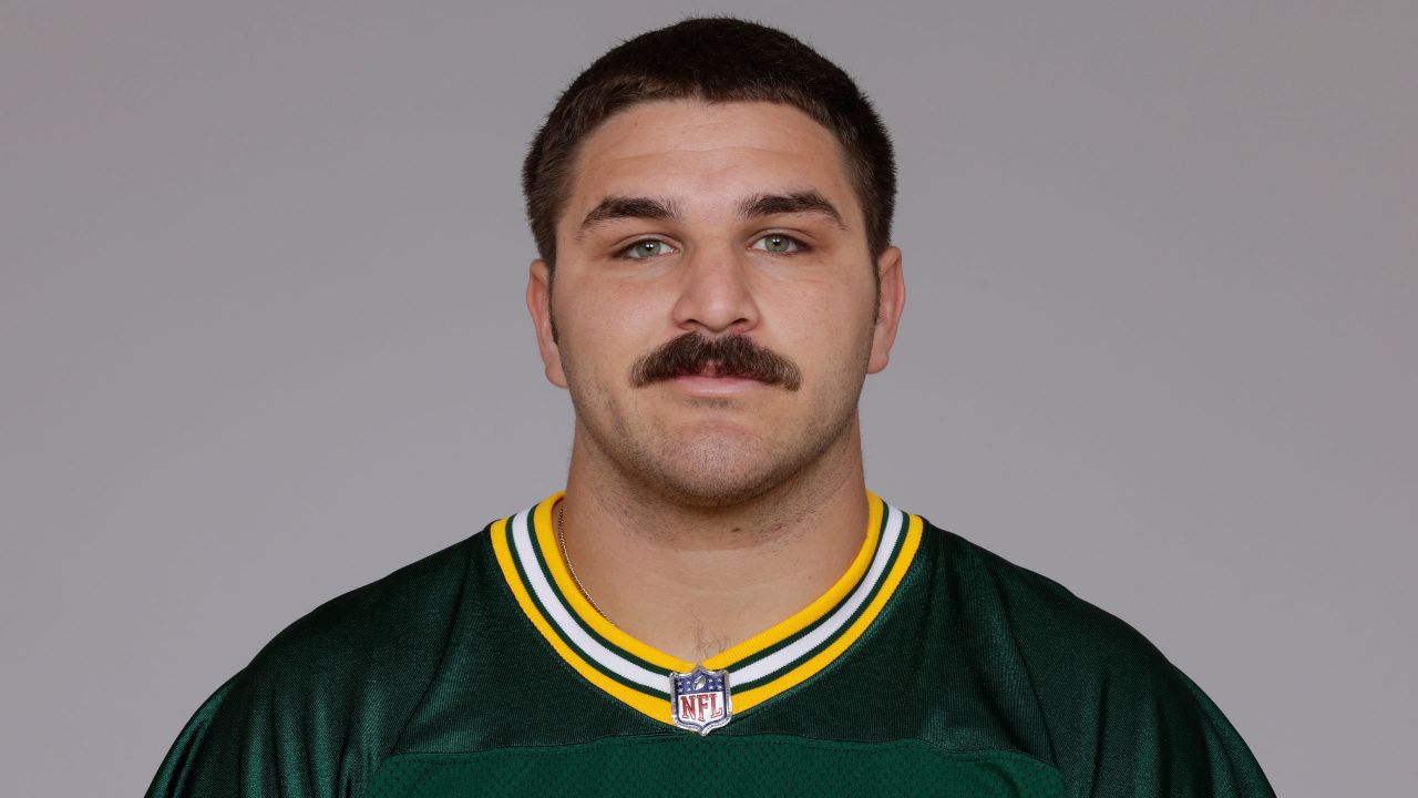 Packers sign C Cole Schneider