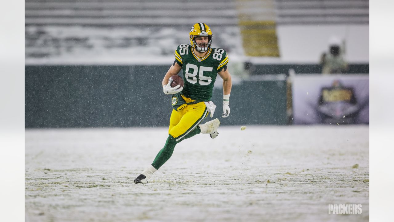 Derrick Henry was again Titans' lethal weapon, beating Packers 27-17 at a  freezing Lambeau Field