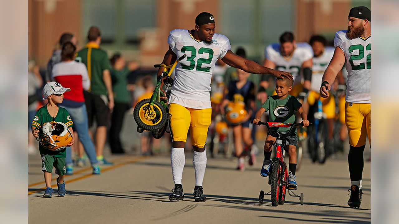 Packers training camp to begin July 25; Shareholders meeting set