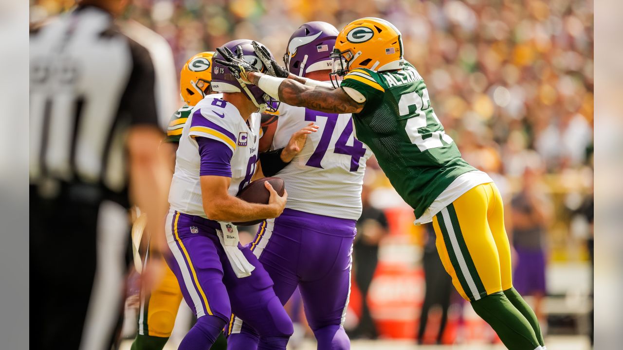 Wild game, weird ending as Packers, Vikings tie