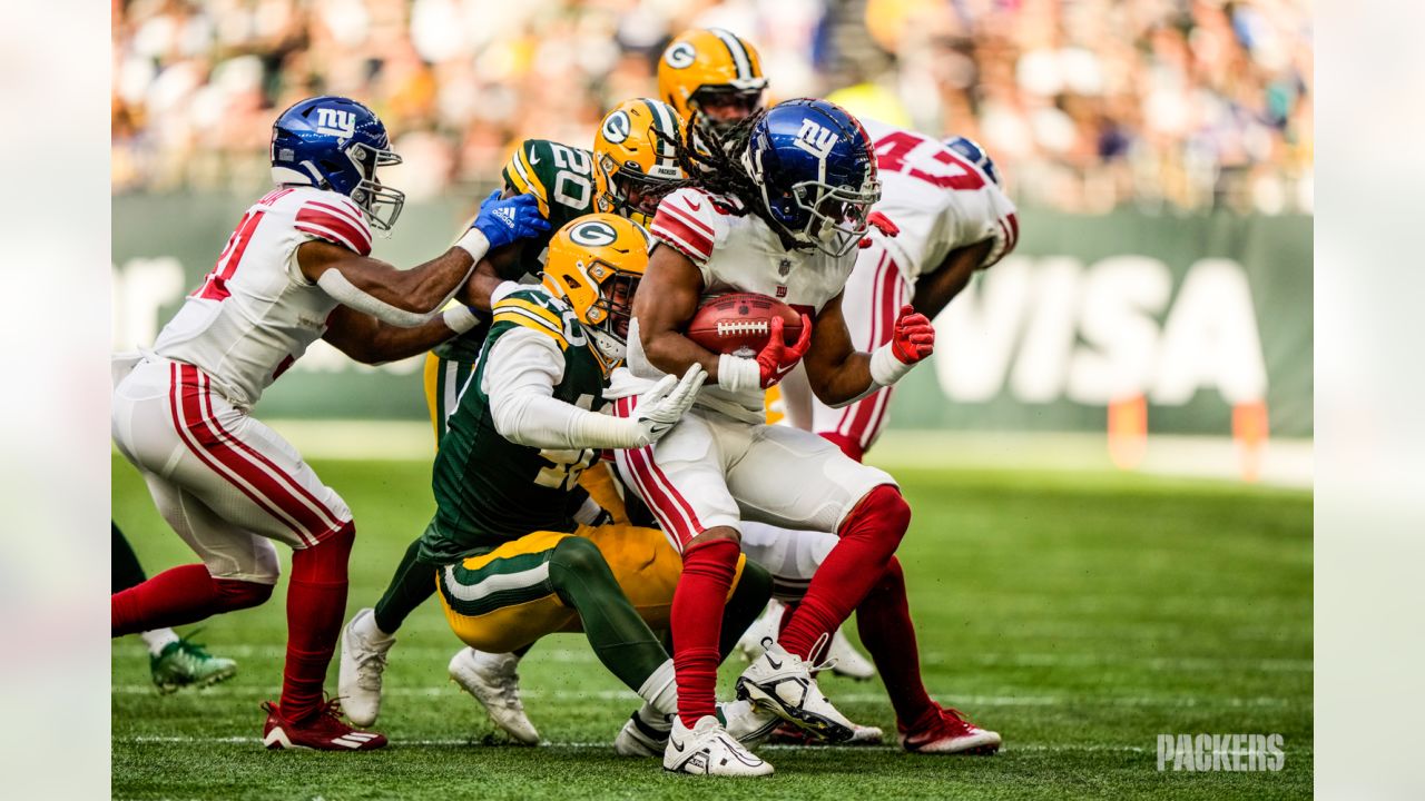 Randall Cobb leaves New York Giants player concussed after brutal