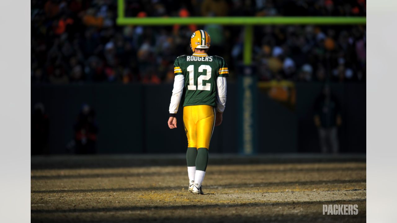 Aaron Rodgers signs bumper contract extension with Green Bay