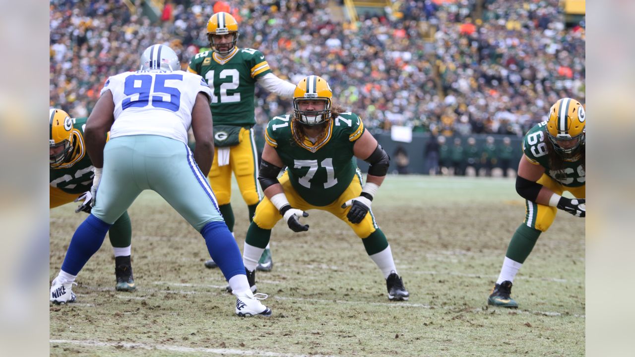 Josh Sitton Takes His Place In The Green Bay Packers NFL Hall Of Fame Go  Pack Go T Shirt - Limotees