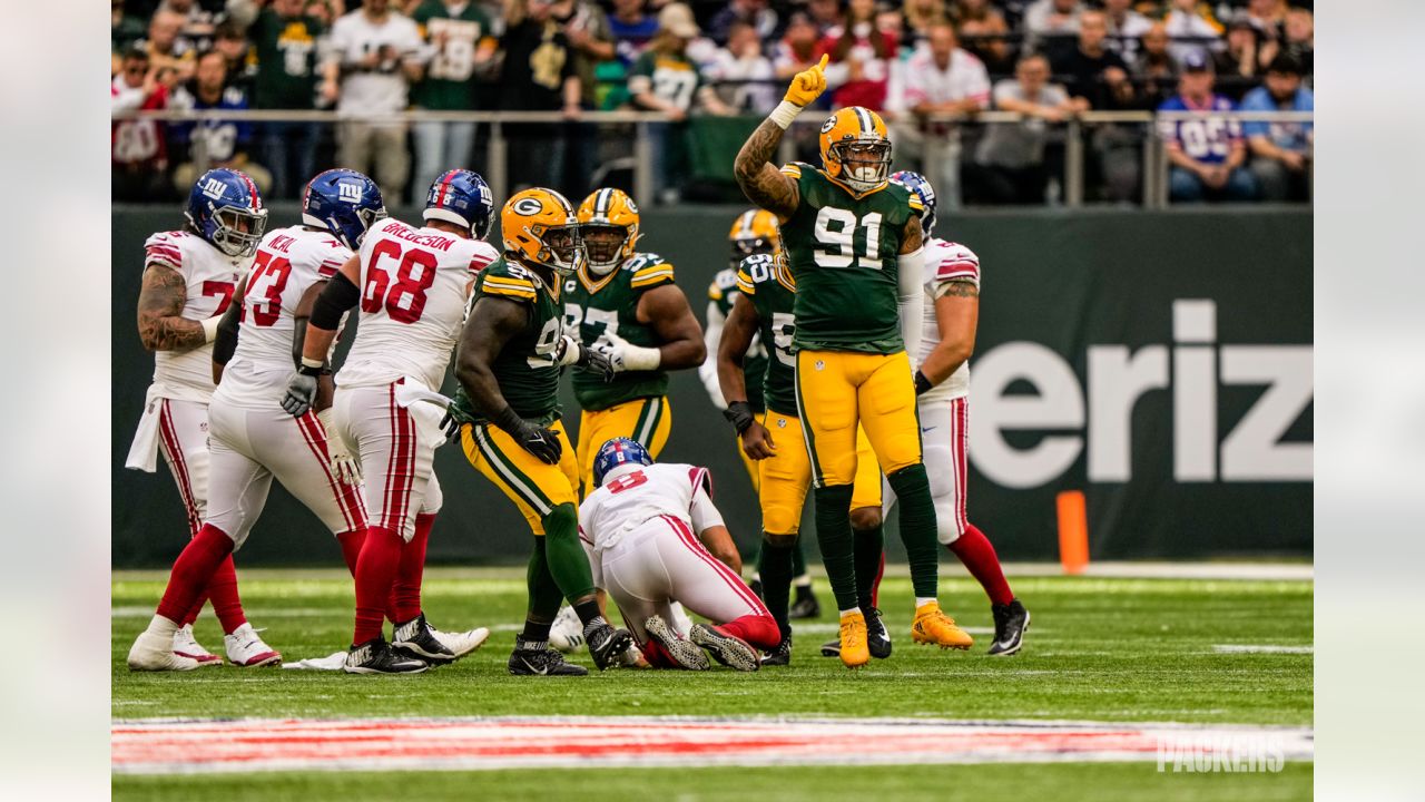 Giants rumble to stunning victory over Packers behind Saquon Barkley,  bloodied Daniel Jones