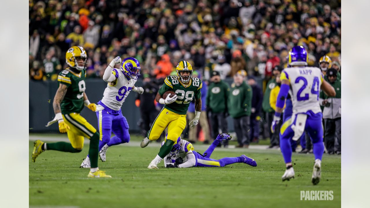 Packers def. Rams 24-12 on Monday Night Football to keep playoff hopes alive