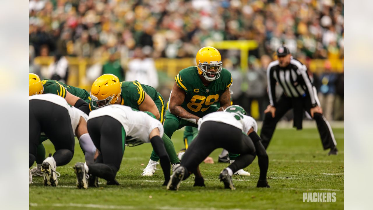 Santa Clara, United States. 27th Sep, 2021. Green Bay Packers tight end  Robert Tonyan (L) signals good as kicker Mason Crosby (2) yells as he  watches his 51 yard field goal pass