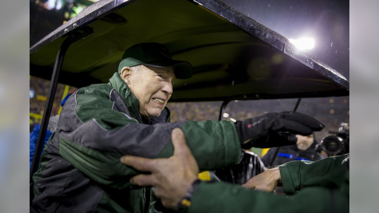 Stingl: Fan loses 1966 Bart Starr card at Lambeau Field, gets it back