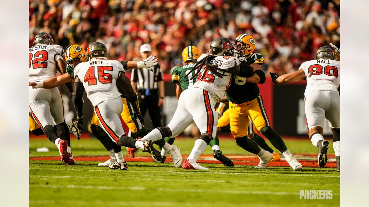 TAMPA, FL - SEPTEMBER 25: Green Bay Packers Wide Receiver Randall Cobb (18)  carries the ball during the regular season game between the Green Bay  Packers and the Tampa Bay Buccaneers on