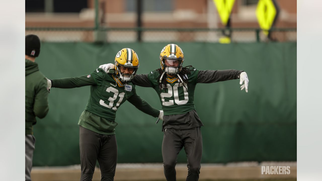 VIDEO: Aaron Rodgers Brags About How Clean O-Line Kept His Jersey Against  Broncos