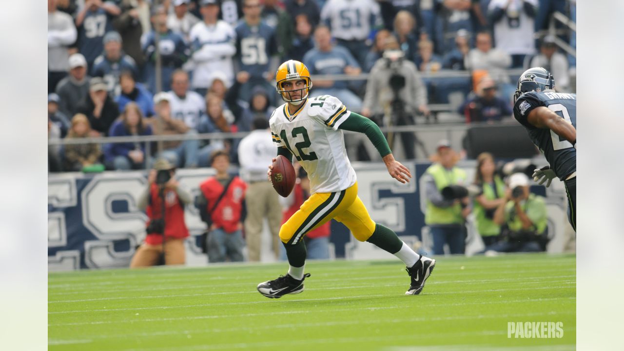 Aaron Rodgers signs bumper contract extension with Green Bay Packers