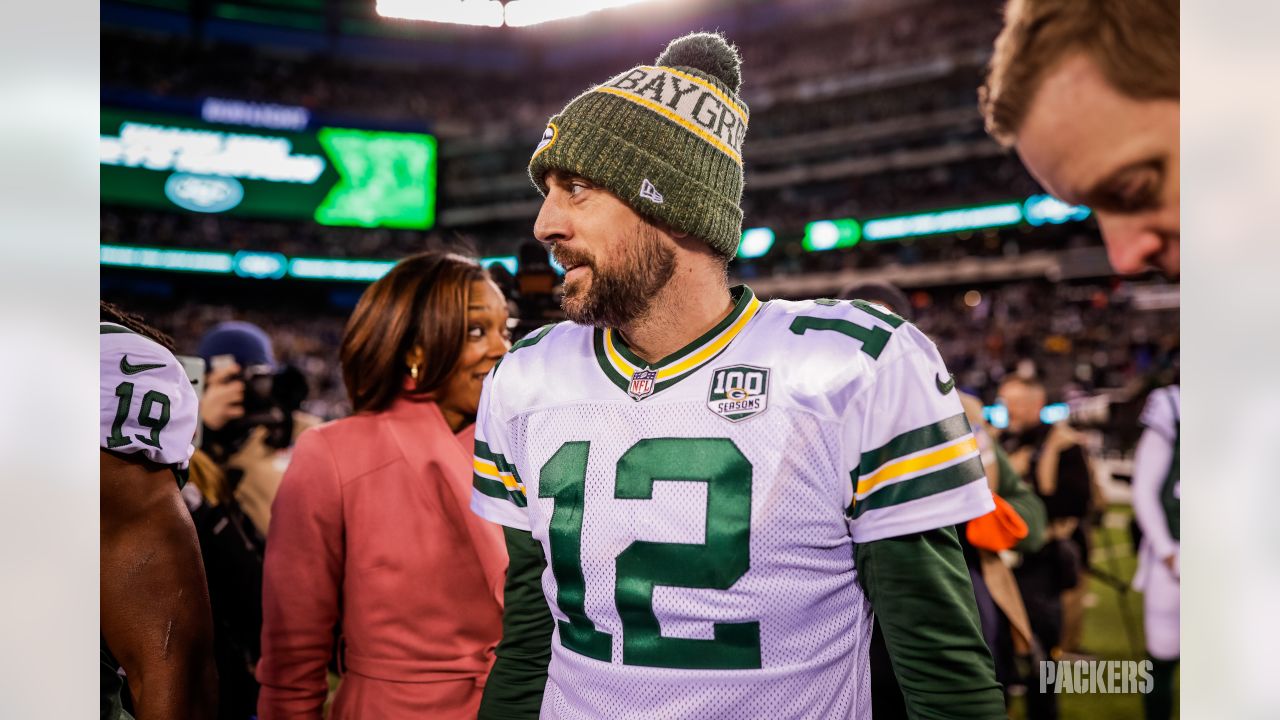 Aaron Rodgers signs bumper contract extension with Green Bay Packers