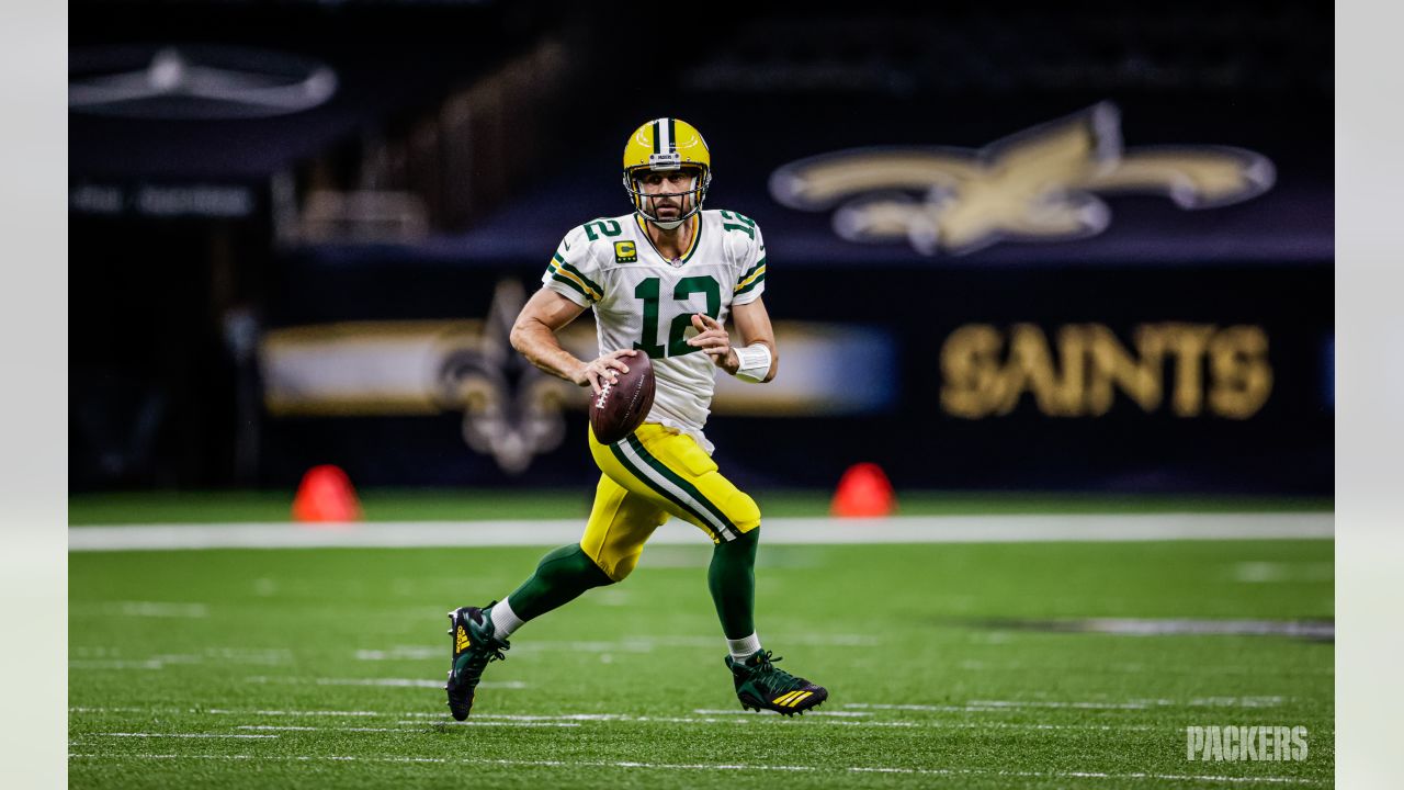 Put off by his off-season vision quests, fans hold Aaron Rodgers