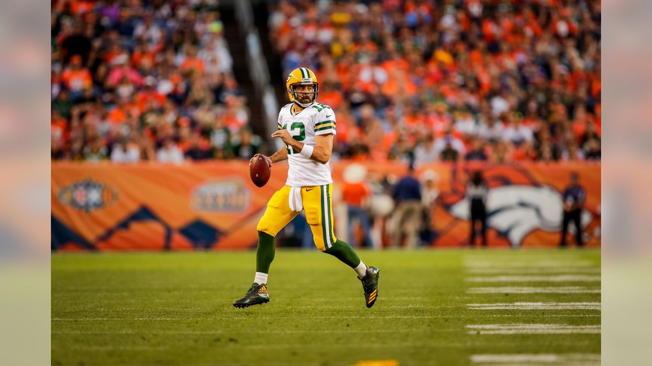 Green Bay Packers Aaron Rodgers Signing Bonus Crew Socks  Green bay packers  aaron rodgers, Aaron rodgers, Green bay packers