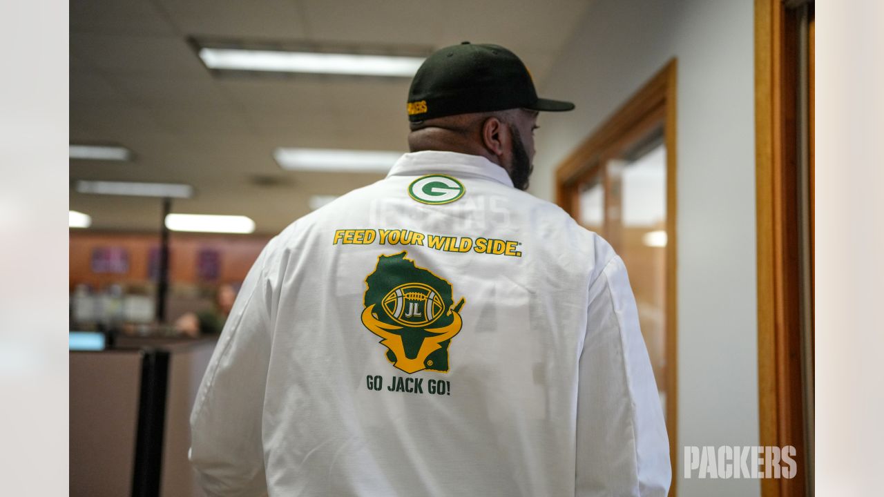 Hill] Former Packers RB Eddie Lacy, says he doesn't yes to too much  nowadays but when he got the call to go on the Packers tailgate tour, he  couldn't turn it down. :