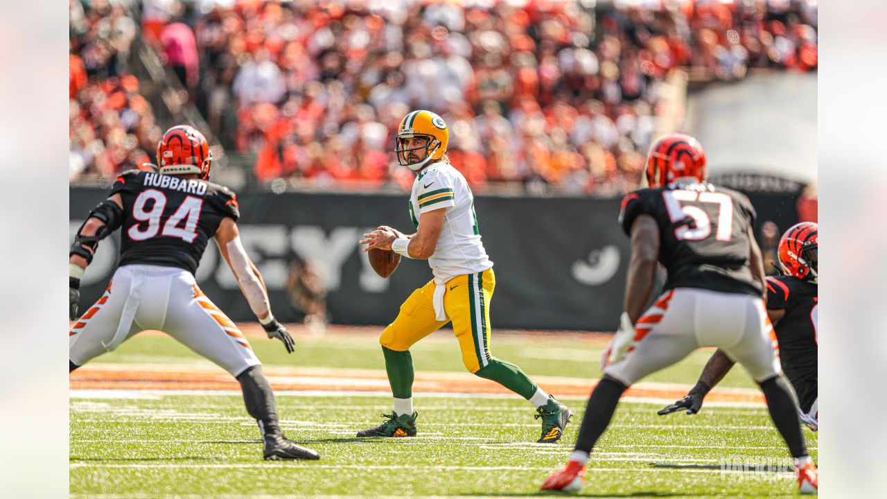 Aaron Rodgers signs bumper contract extension with Green Bay Packers