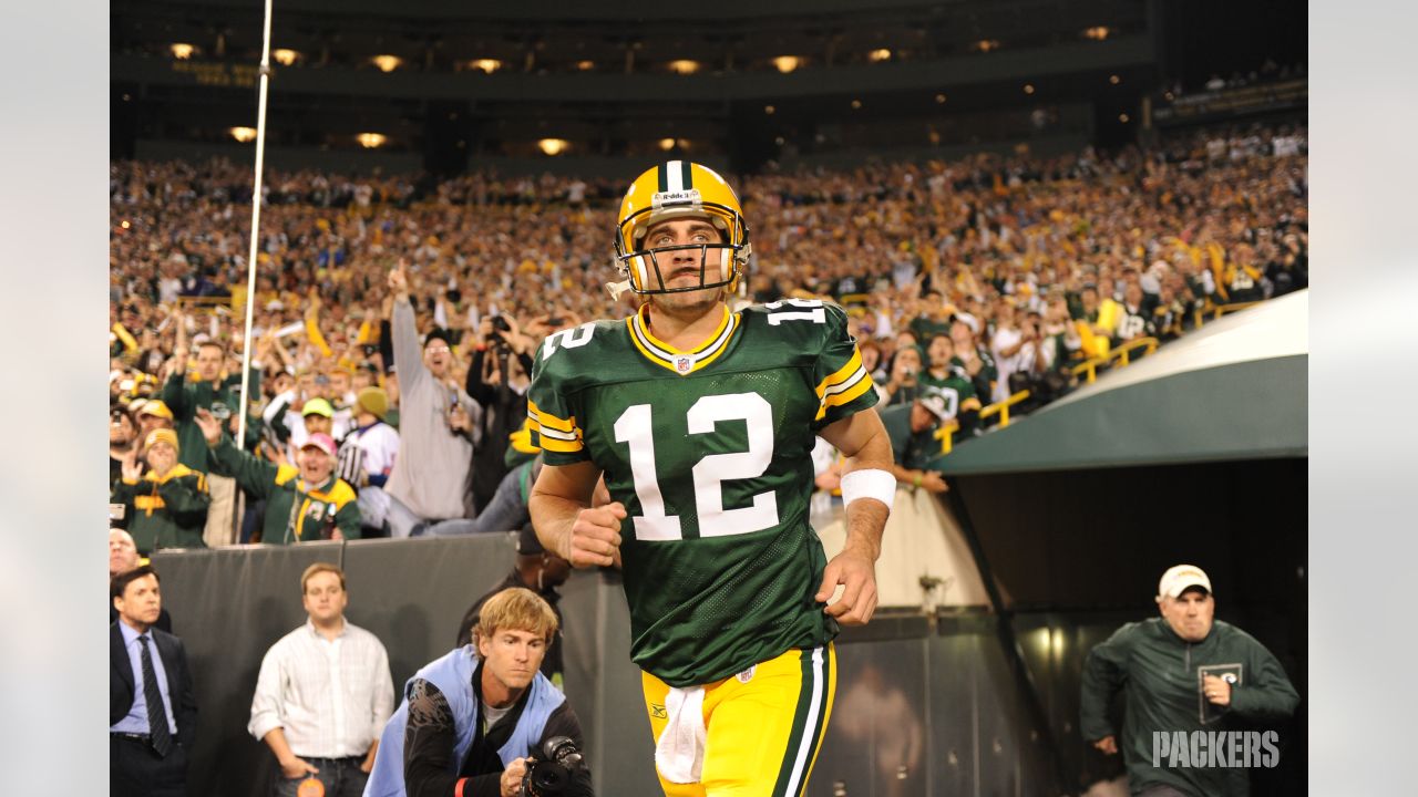 Aaron Rodgers signs bumper contract extension with Green Bay Packers