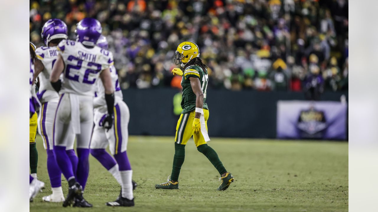 Aaron Rodgers makes another MVP statement in dominant win over Vikings