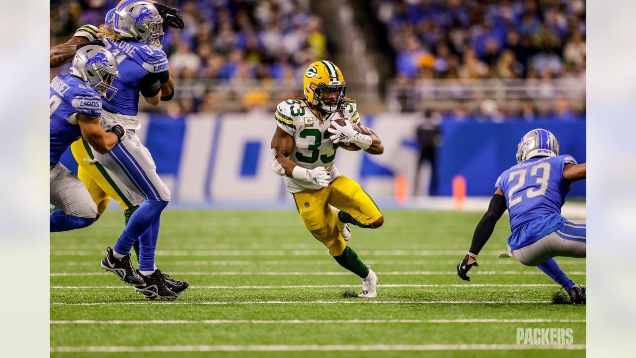 Recap: Lions pull out bag of tricks, beat Packers in wild finale