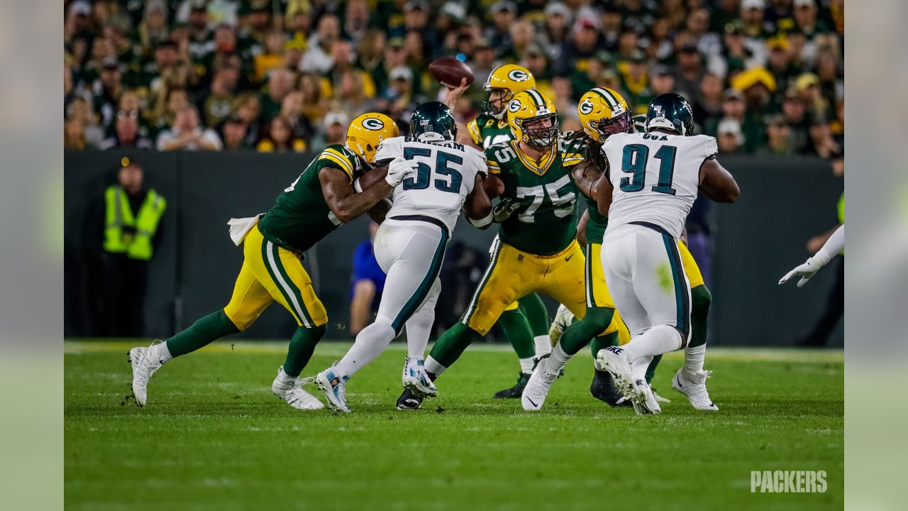 Packers let one get away to Eagles, 34-27