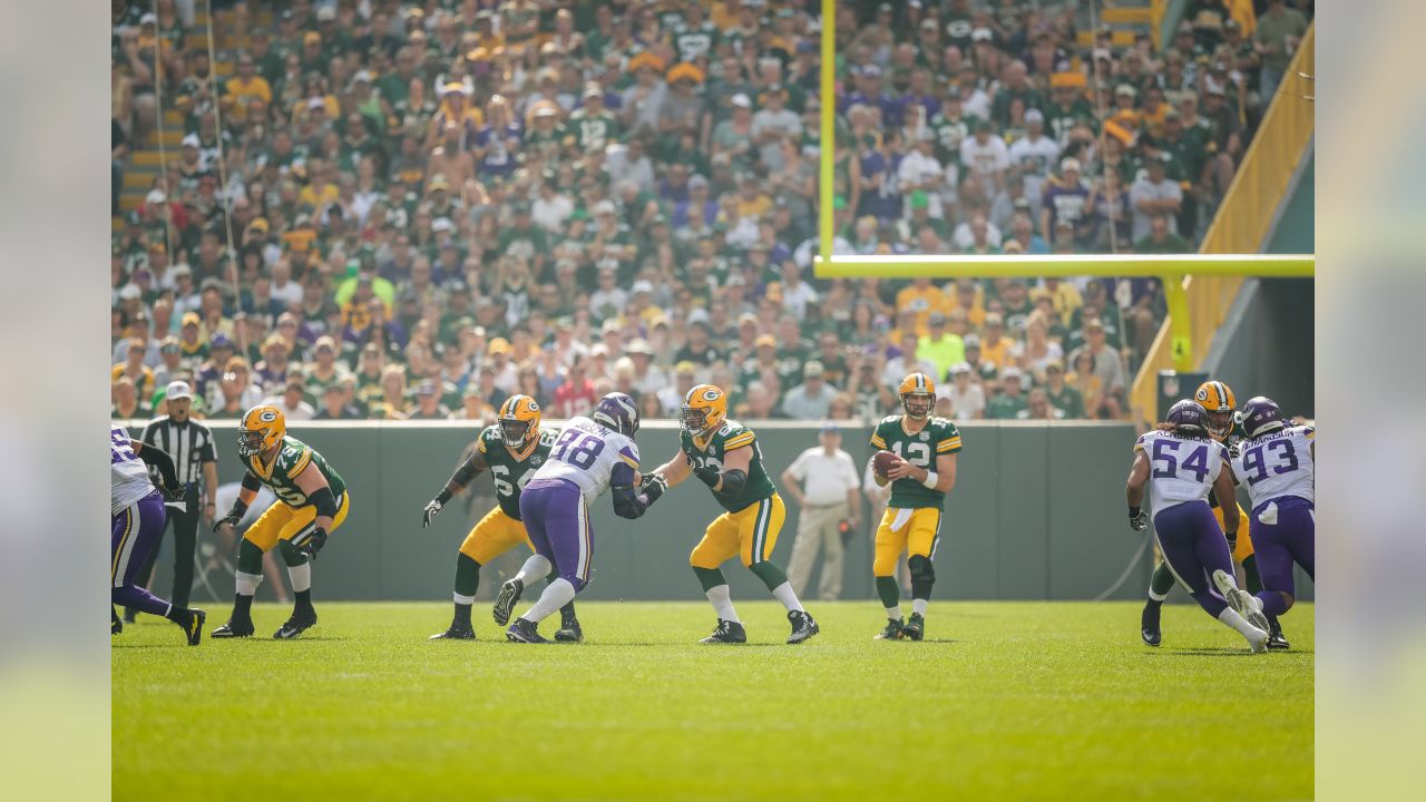 Packers thump Vikings, now in driver's seat for playoff berth, Packers