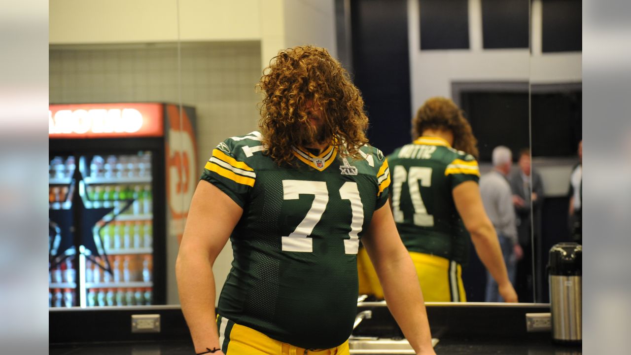 Josh Sitton Takes His Place In The Green Bay Packers NFL Hall Of Fame Go  Pack Go T Shirt - Limotees