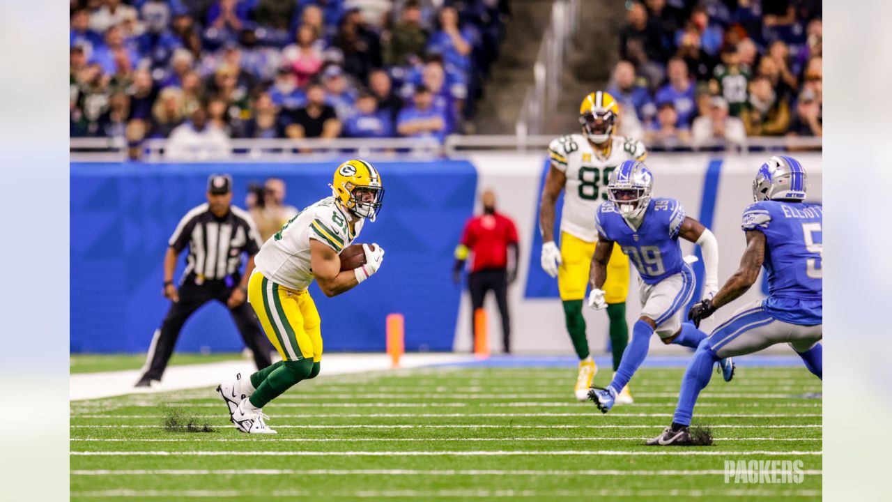 DETROIT, MI - NOVEMBER 06: Detroit Lions defensive end Aidan Hutchinson  (97) makes an interception in the end zone during the Detroit Lions versus  the Green Bay Packers game on Sunday November