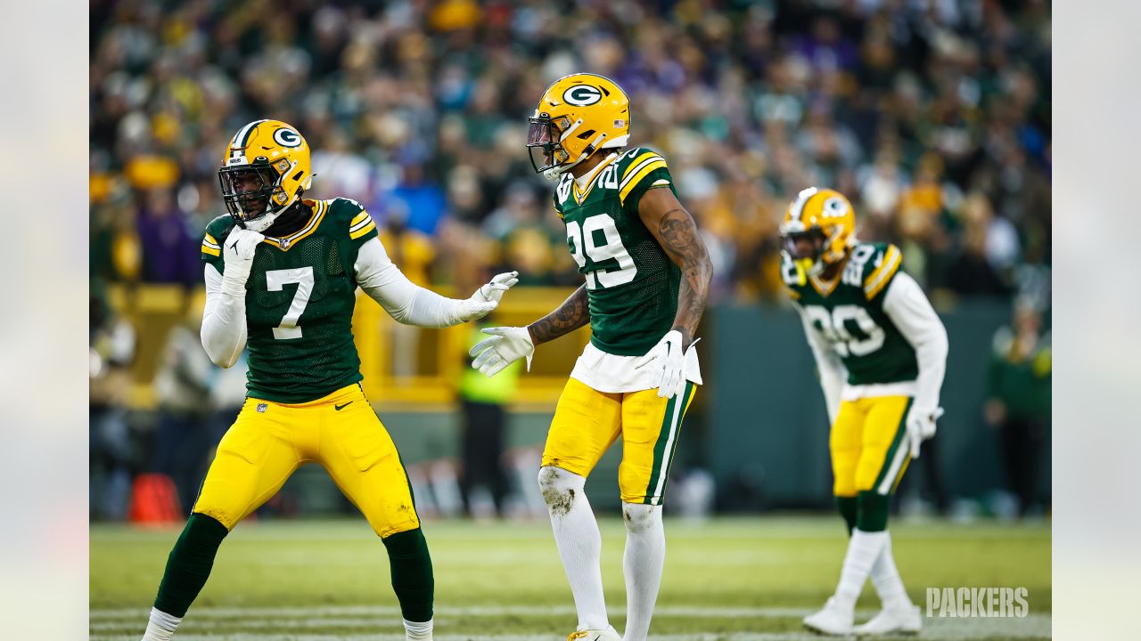 ODDS, STATS, MORE: Super Bowl berth at stake as Packers host