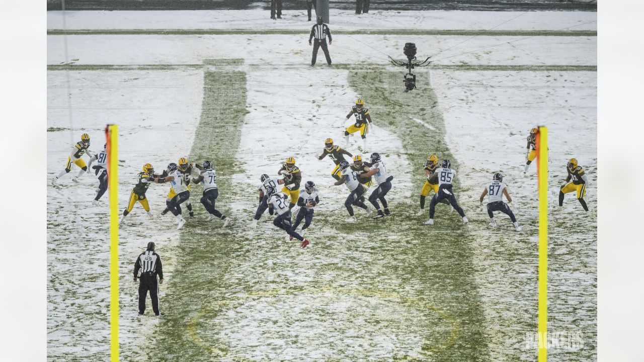 Photos: Green Bay Packers crush Tennessee Titans at snowy Lambeau Field –  Reading Eagle