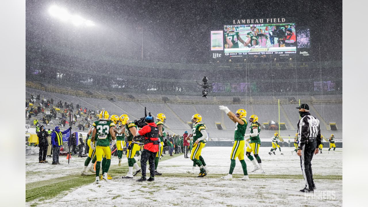 Derrick Henry was again Titans' lethal weapon, beating Packers 27-17 at a  freezing Lambeau Field