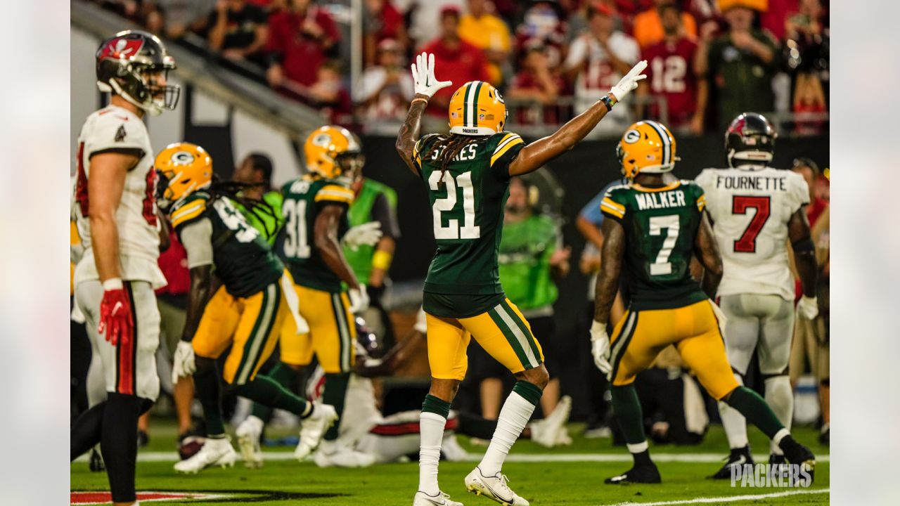 Packers hang on for thrilling 14-12 win over Buccaneers Wisconsin News -  Bally Sports