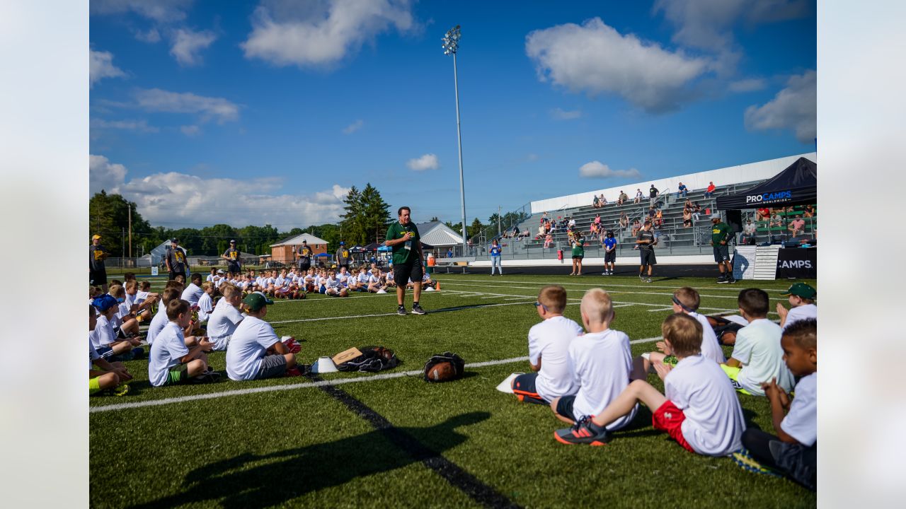 Randall Cobb hosts Football ProCamp in Green Bay