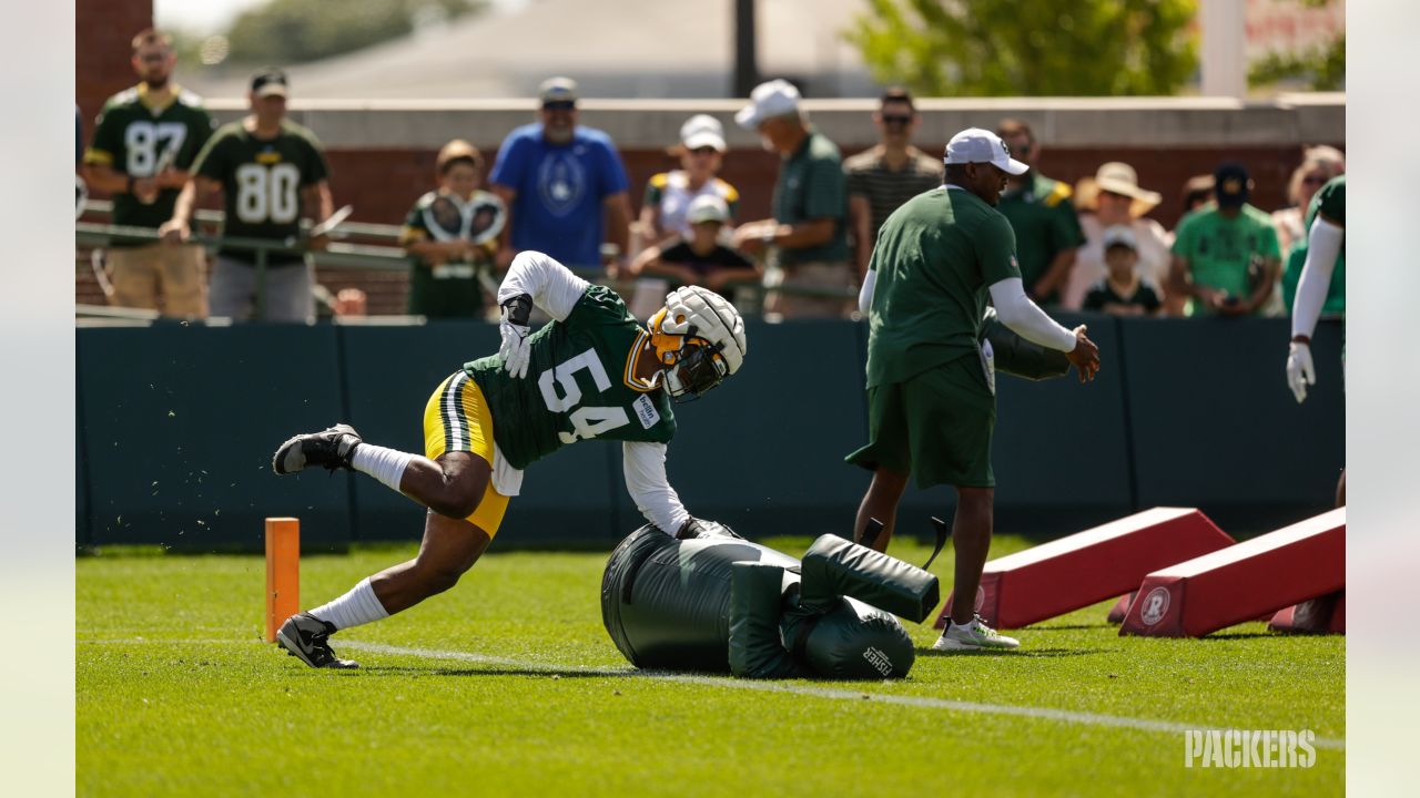 Aaron Rodgers Strolls Into Packers Camp Looking Exactly Like Nicolas Cage  In 'Con Air'