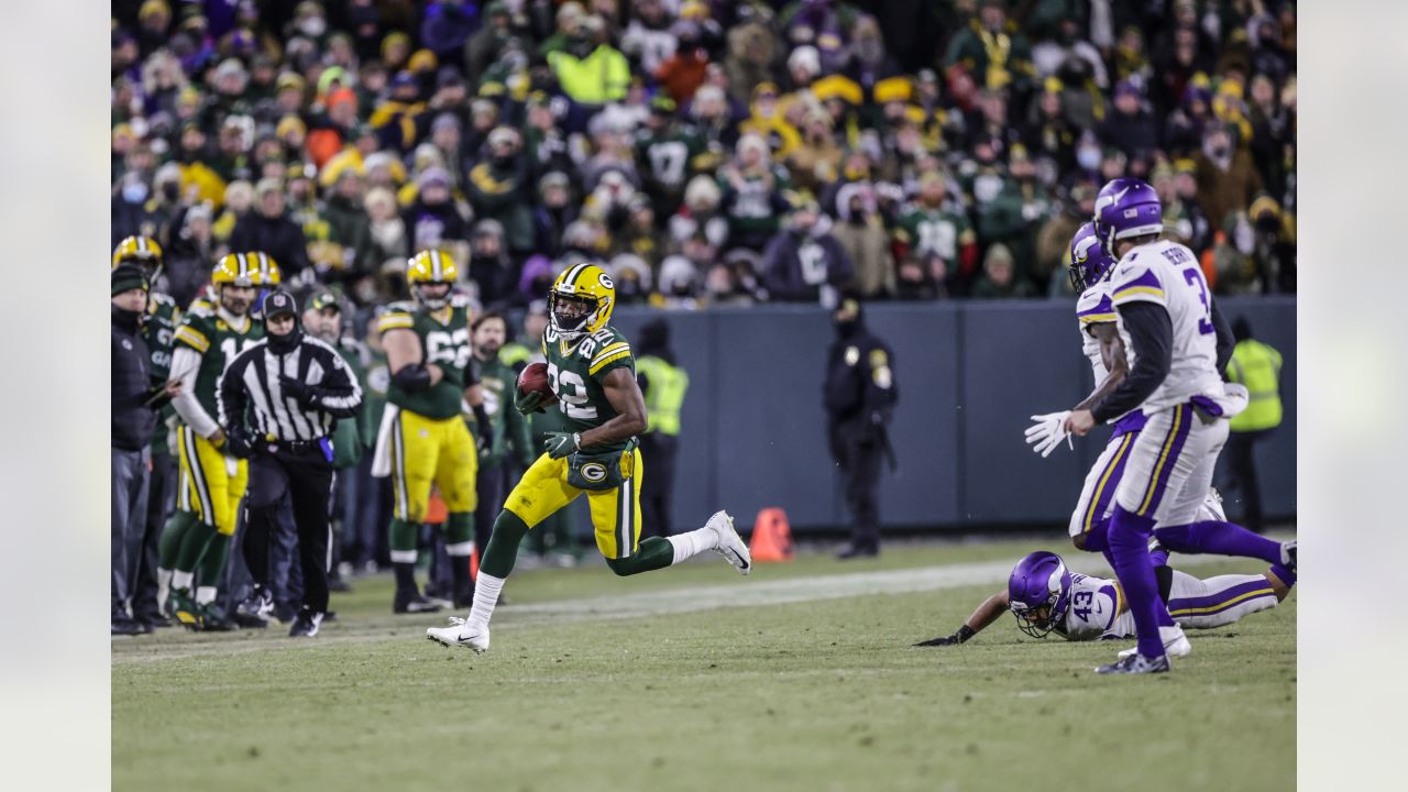 Packers vs Vikings: Green Bay crushes Minnesota 37-10 to clinch