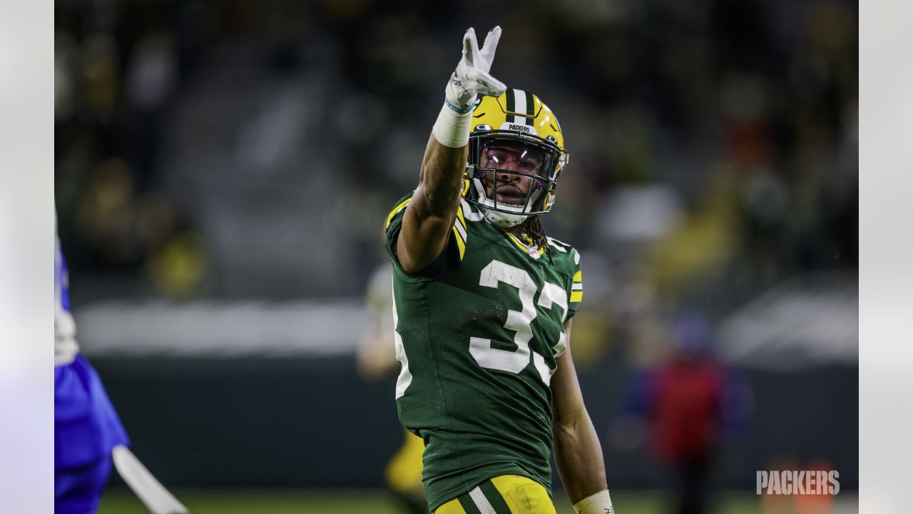 Packers' RB Aaron Jones Explains Sideline Shades, Signature