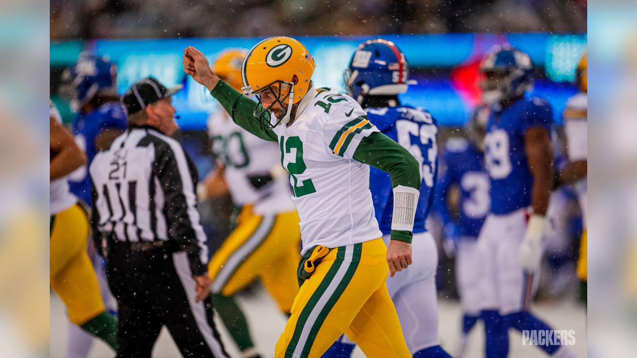 Rodgers throws 4 TDs, Packers beat skidding Giants 31-13