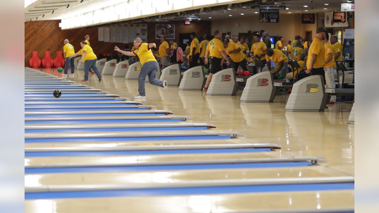 Packers Give Back Celebrity Bowling Event Raises Over 60 000 For Nwtc College Comeback Program