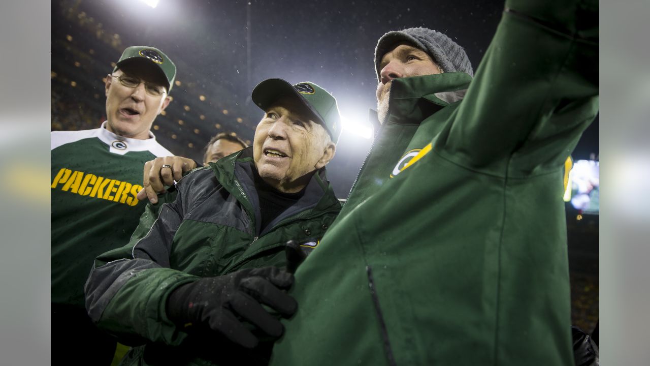 Stingl: Fan loses 1966 Bart Starr card at Lambeau Field, gets it back