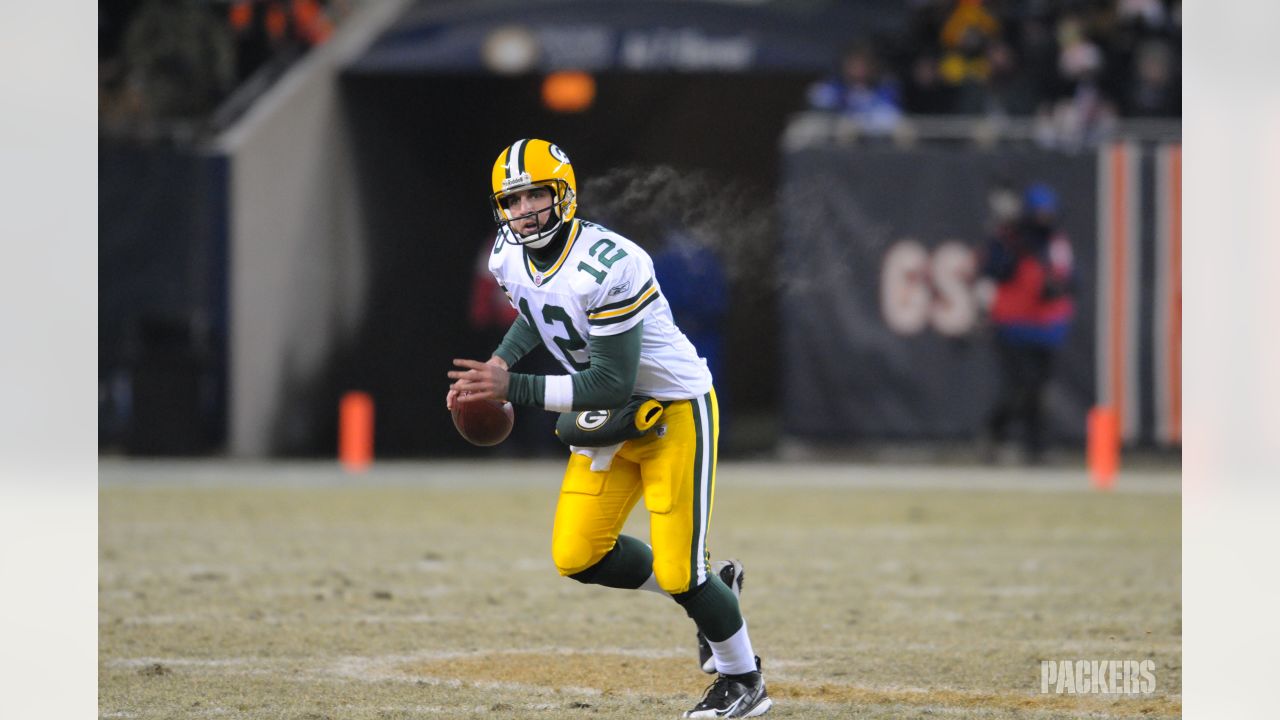 Aaron Rodgers signs bumper contract extension with Green Bay