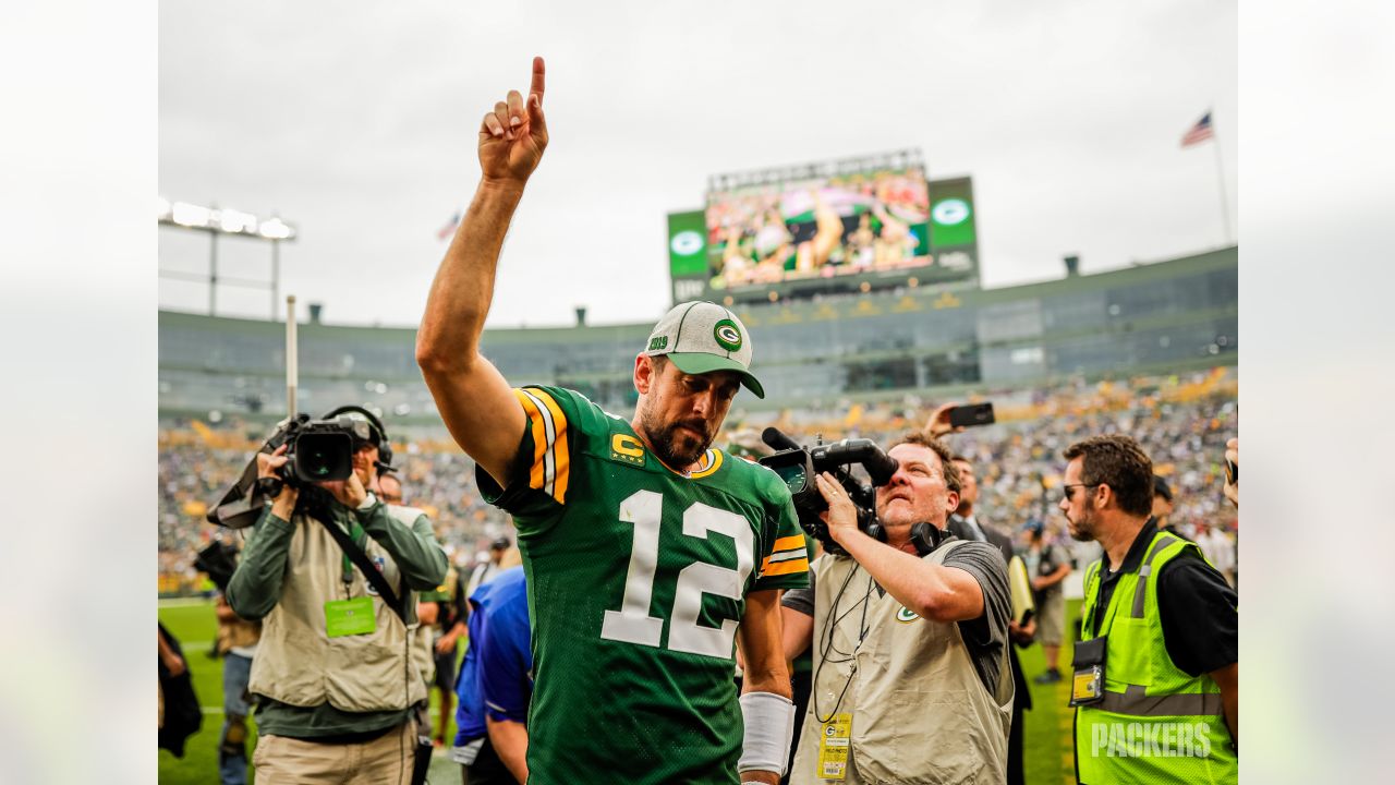 Aaron Rodgers signs bumper contract extension with Green Bay Packers