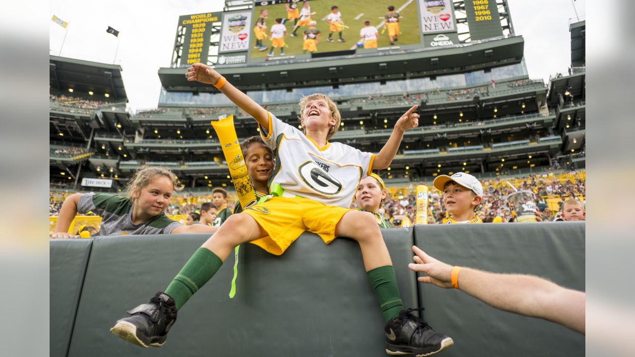 Savage injures hamstring during Packers' 'Family Night' – WKTY