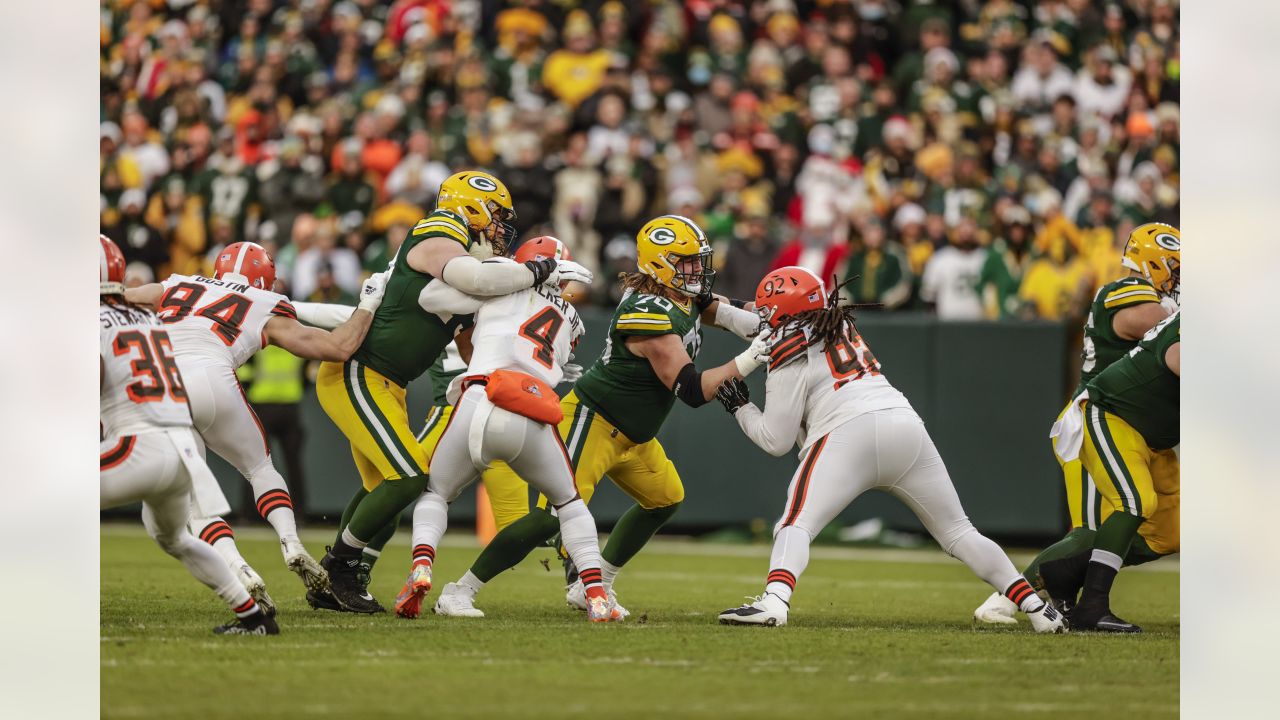 Green Bay Packers outlast Cleveland Browns 24-22 on two missed