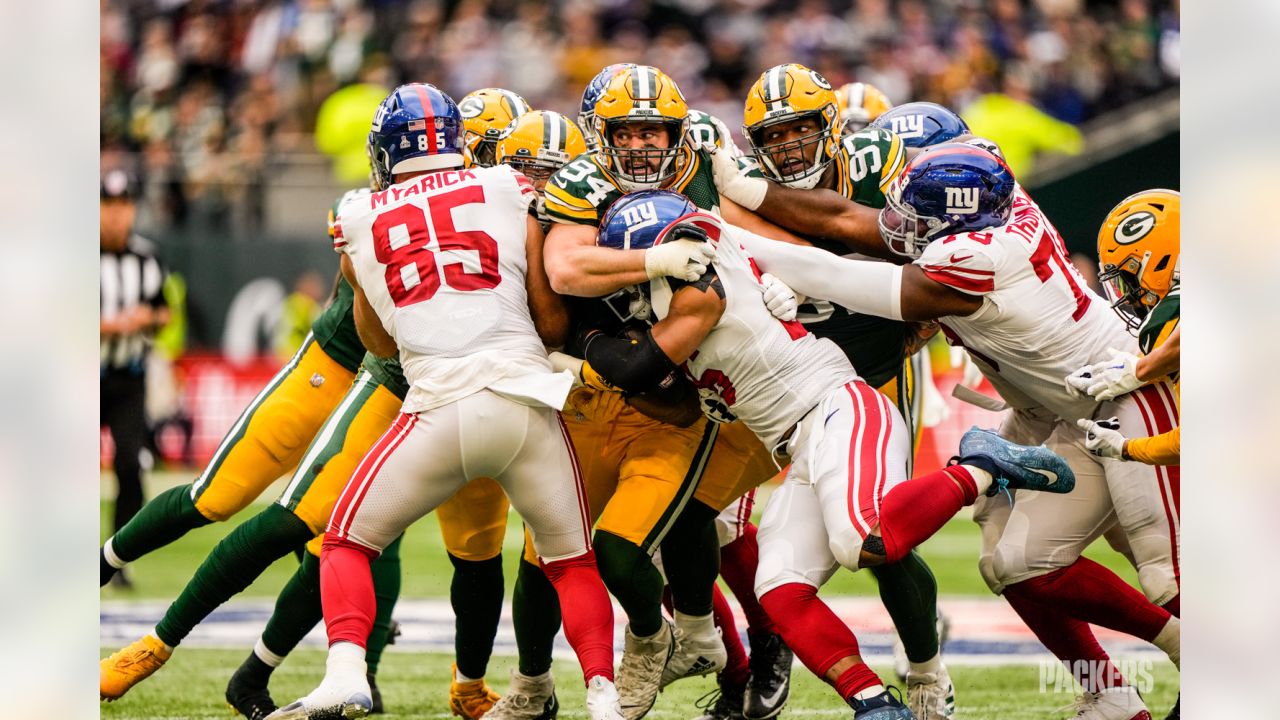 Giants rumble to stunning victory over Packers behind Saquon Barkley,  bloodied Daniel Jones